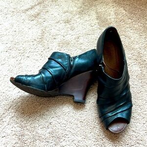 Naya Genesis Women's Black Leather Peep
Toe Wedge Bootie